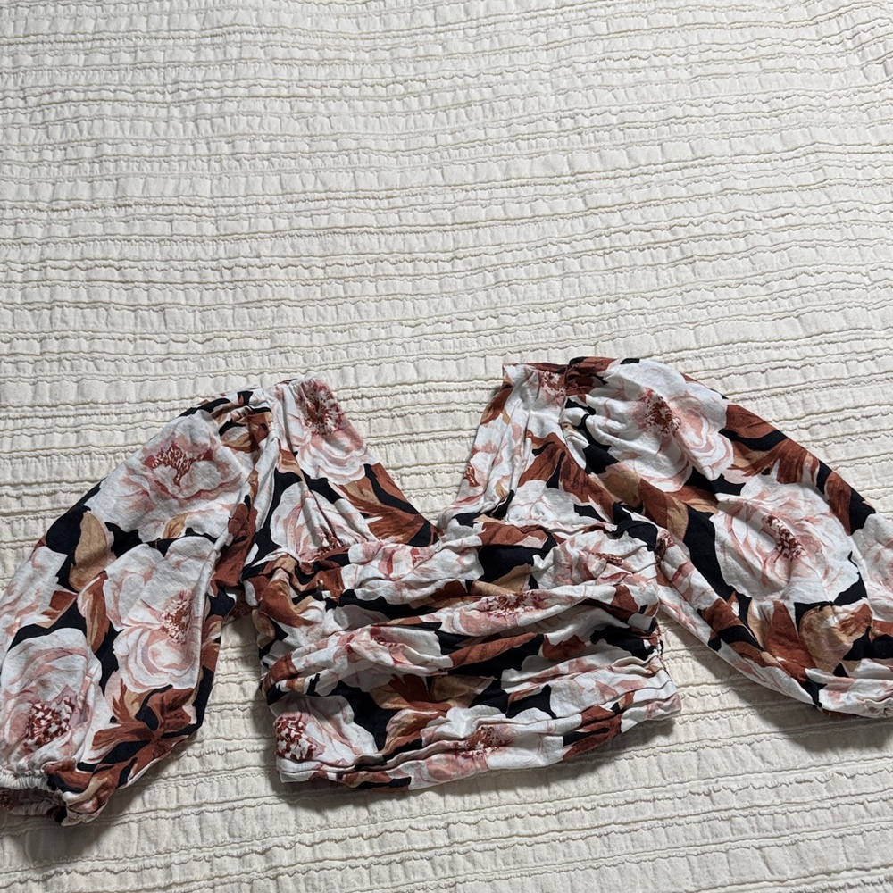 Express Floral Blouse with Puff Sleeves